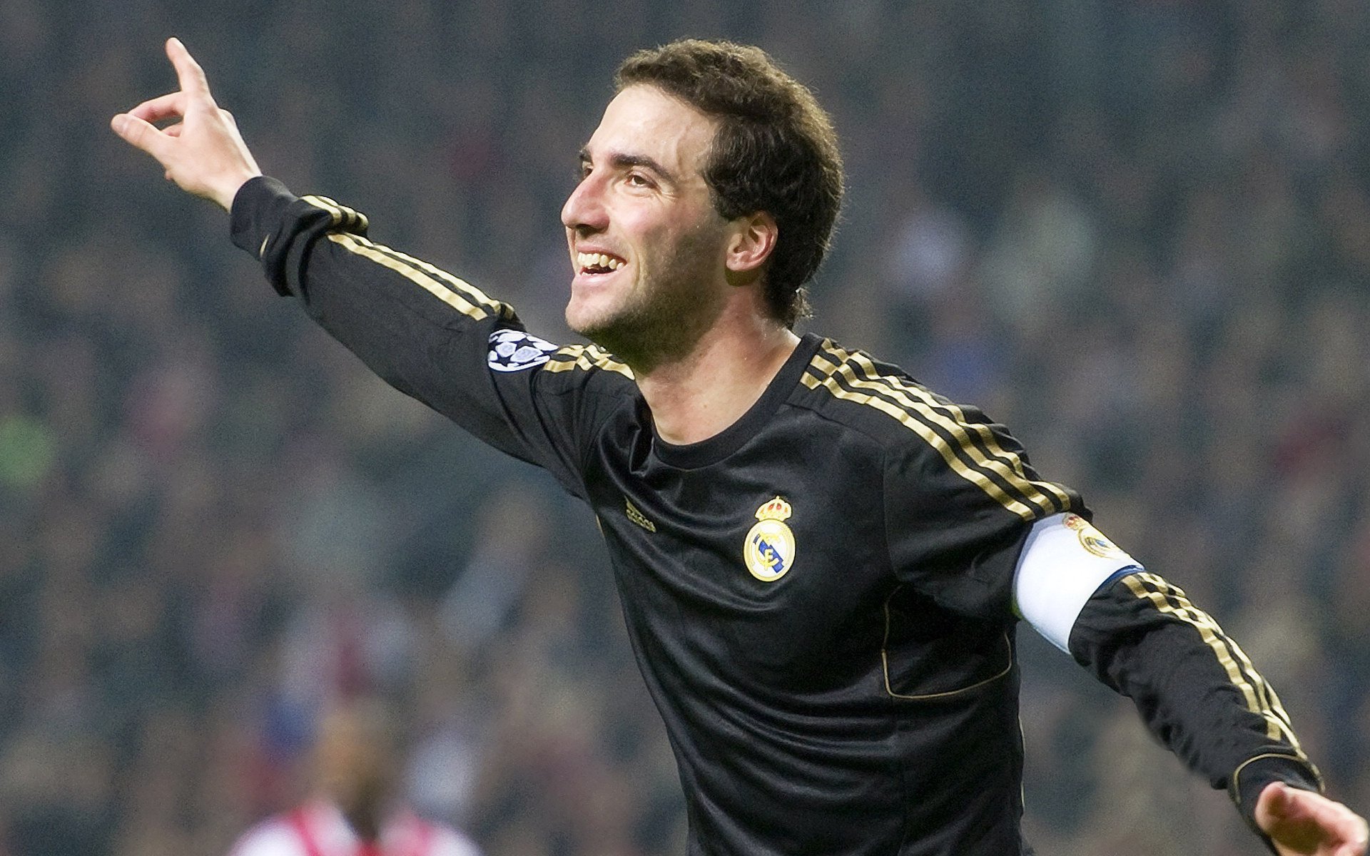 九游社区-保利斯塔比赛节奏控制稳定，塔利斯卡保利尼奥啥时候可以回中超