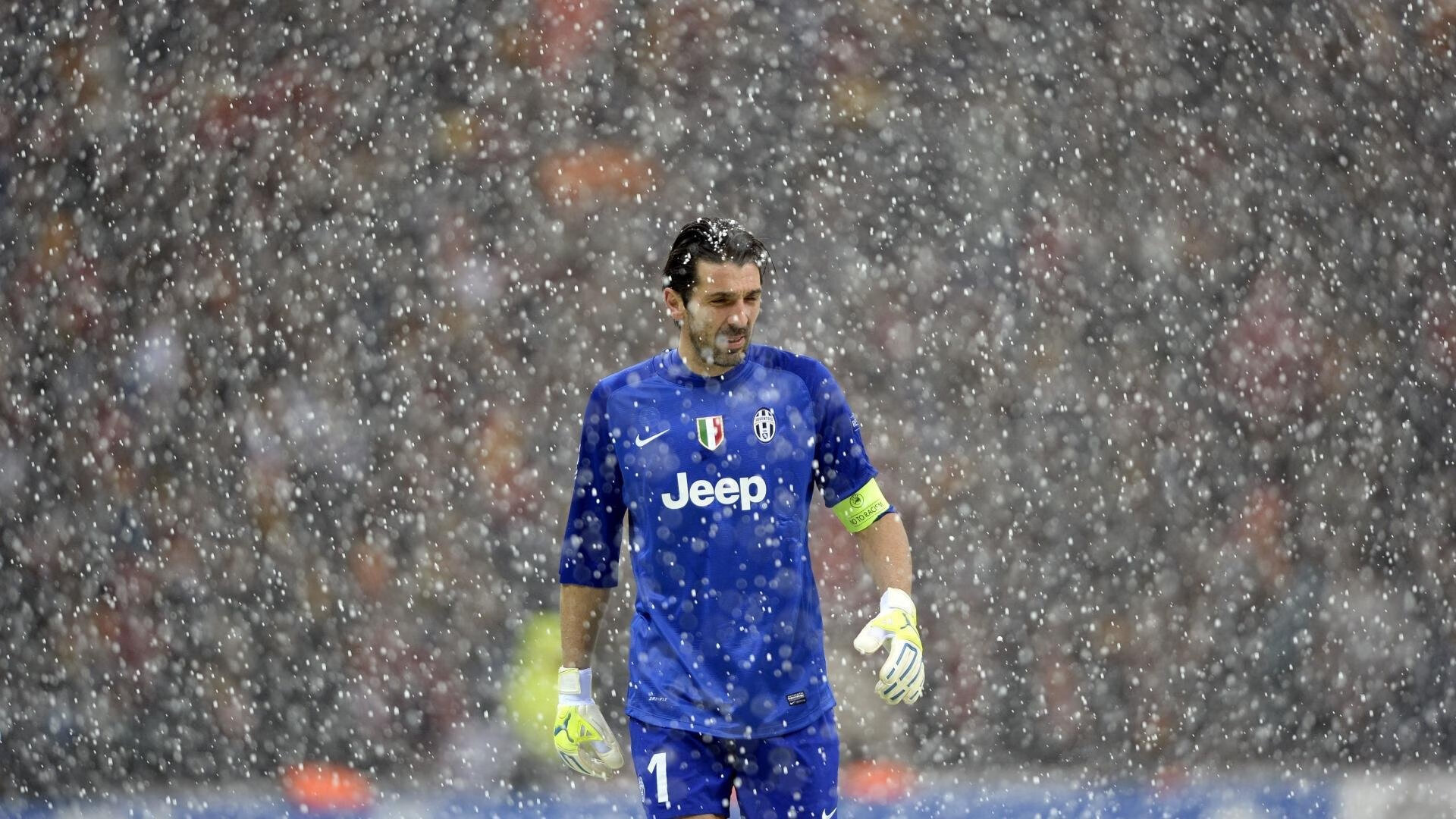 德国骑手吉尔·托马斯在2024年国际马术联合会障碍赛世界巡回赛中以“Bella”马匹获得个人第六名，表现出色。