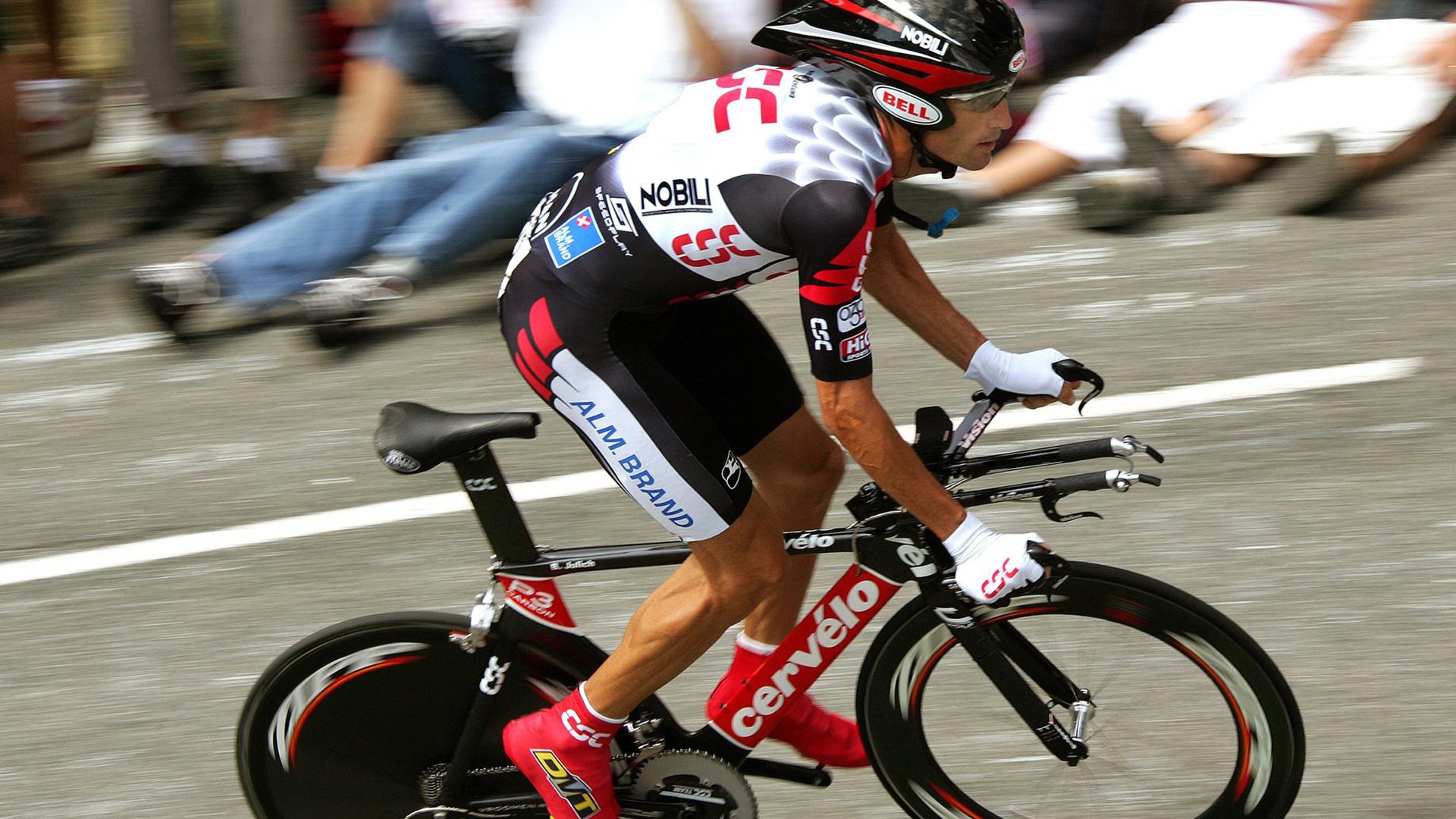 浙江球队积极开展社区篮球活动扩大影响力,社区开展篮球赛活动